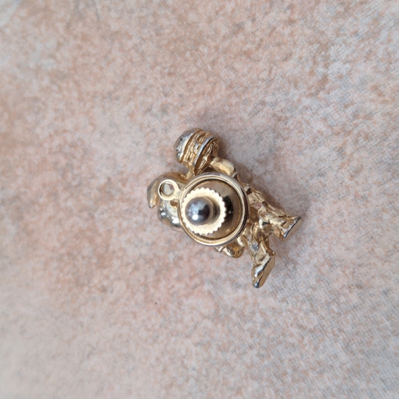 Big boy pin can be worn on necklace as well has loop - Picture 2 of 4